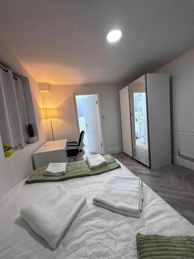 Charming 4 Bedrooms House With Garden In Heart Of Camden *