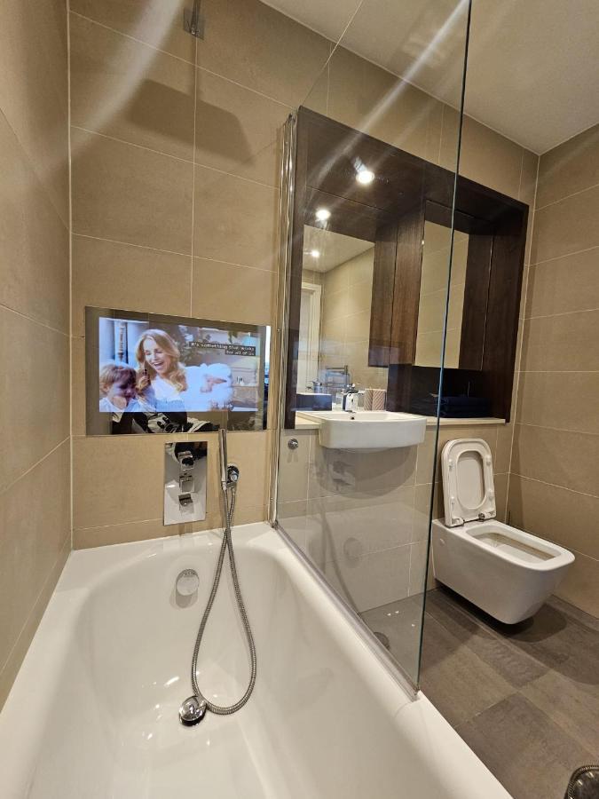2 Bed Luxurious Canary Wharf Leilighet London