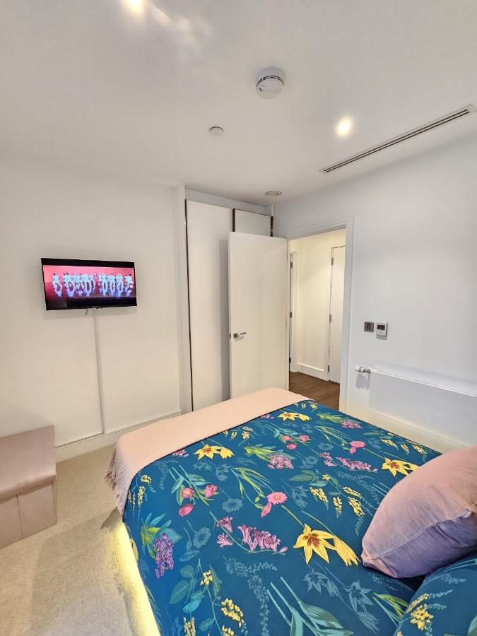 2 Bed Luxurious Canary Wharf Leilighet