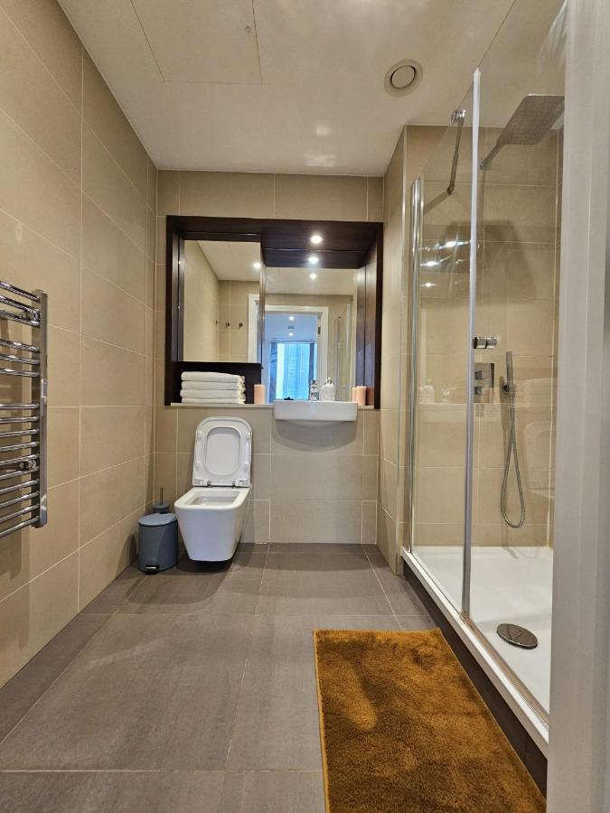 2 Bed Luxurious Canary Wharf