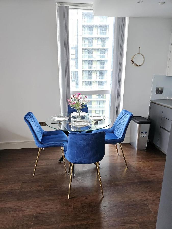 2 Bed Luxurious Canary Wharf Leilighet London