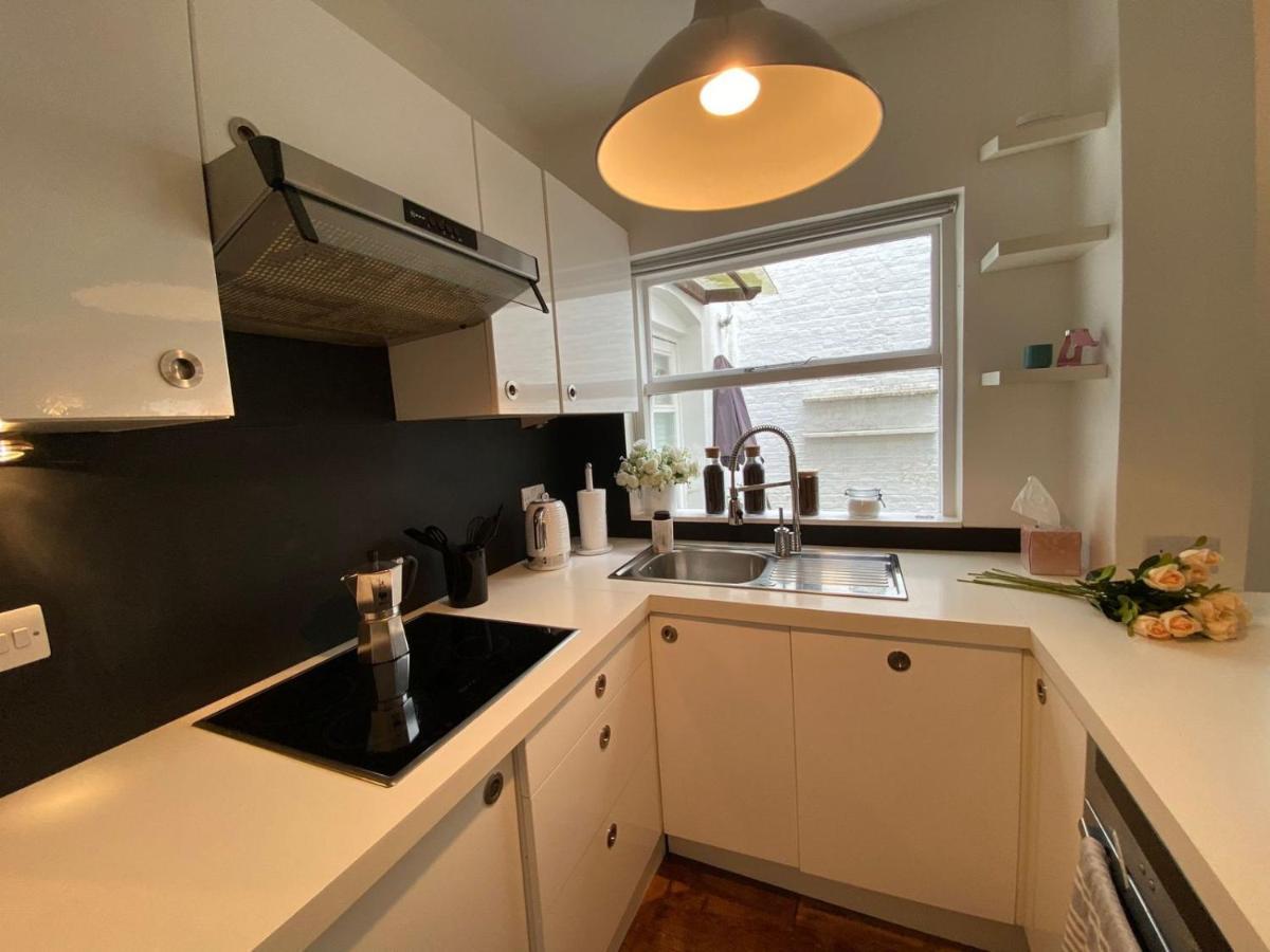 Paddington Garden Retreat: Business-friendly Flat Apartment