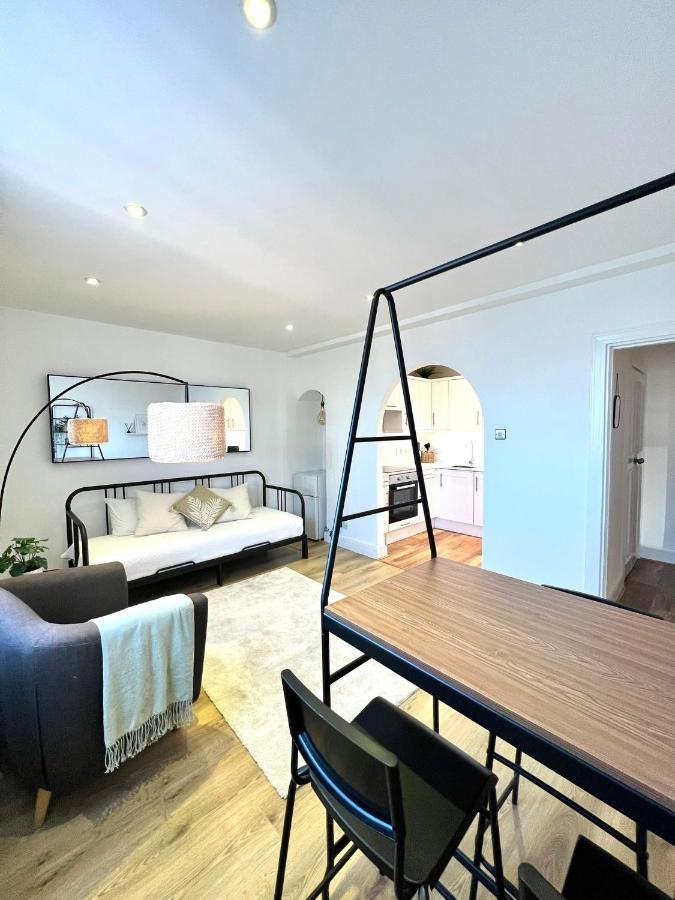 Bright & Spacious 1 Bed Steps From Hyde Park Appartamento Londra