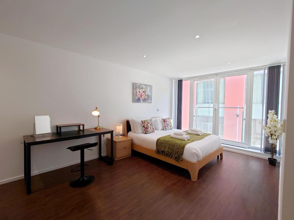 Fully Serviced Two Bed By Excel & O2 London