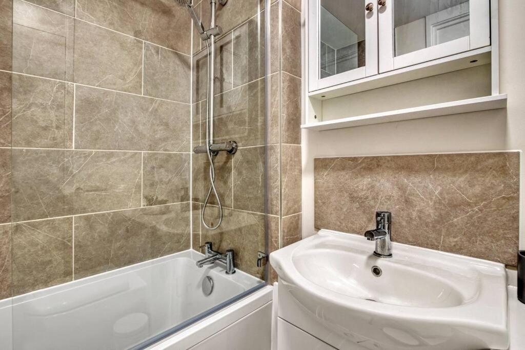 Hidden Gem In Battersea W/ Free Parking Appartamento Londra