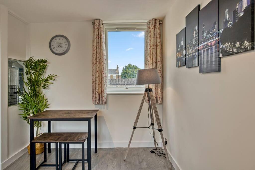 Apartment Hidden Gem In Battersea W/ Free Parking