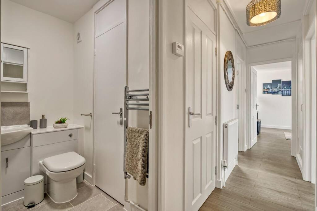 Hidden Gem In Battersea W/ Free Parking Apartment London
