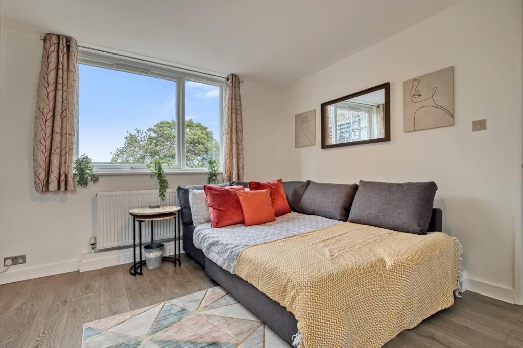 Hidden Gem In Battersea W/ Free Parking Apartment *