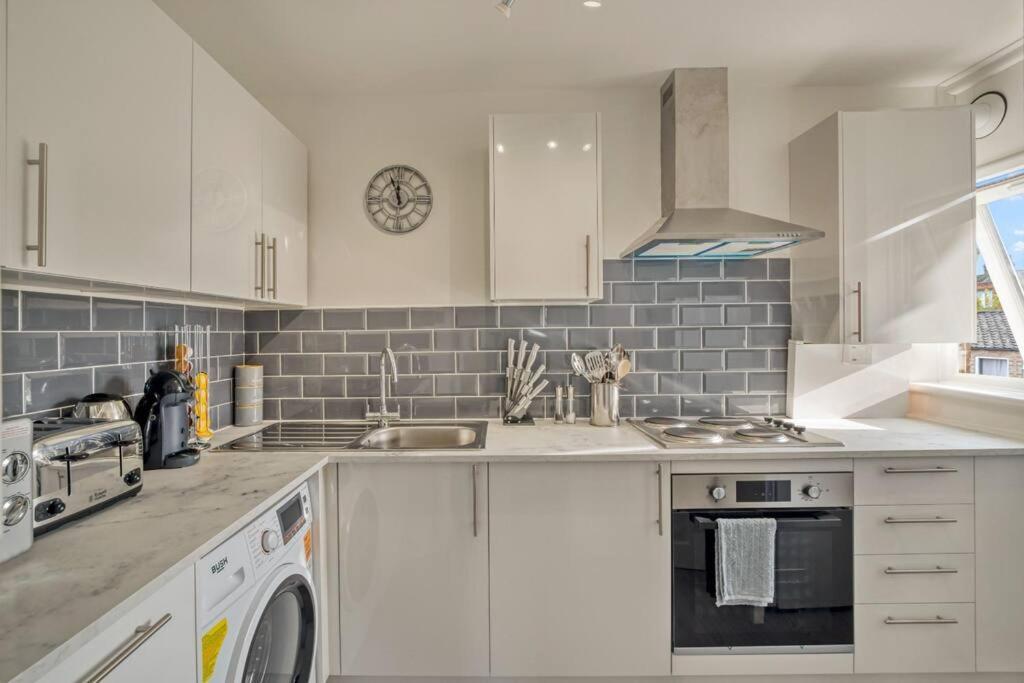 Apartment Hidden Gem In Battersea W/ Free Parking *