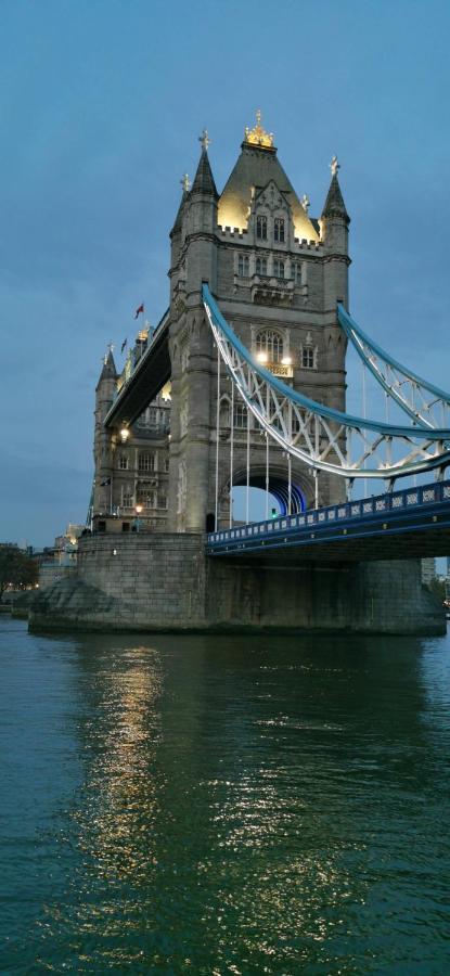 Stunning Massive Bedroom +direct Thames River View * Londra