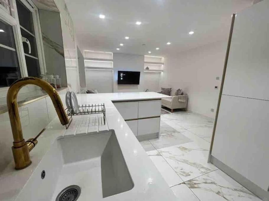 Premium Private Minutes To Central Appartement *