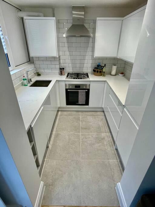 Apartment Newley Refurbished 2-bed Only Minutes From London's Attractions *
