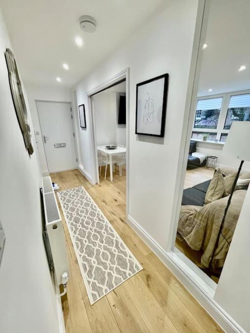 Newley Refurbished 2-bed Only Minutes From London's Attractions * London
