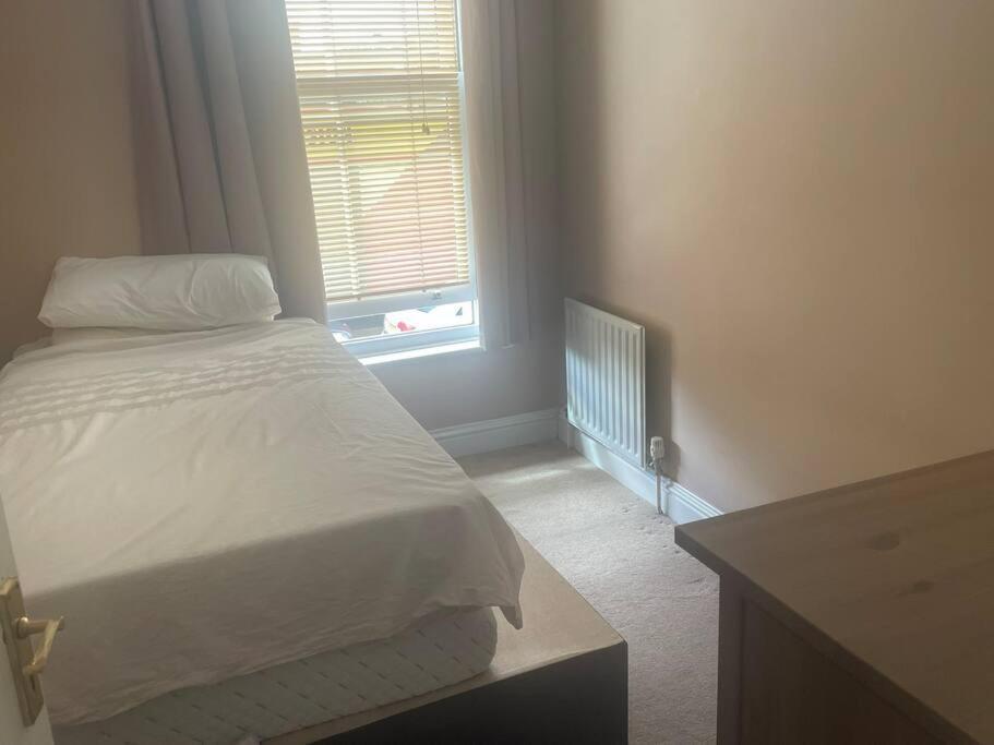 Sw19 2 Bed 2 Bath Private Flat Appartement