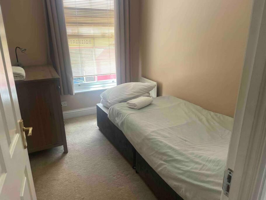 Sw19 2 Bed 2 Bath Private Flat Appartement Londen