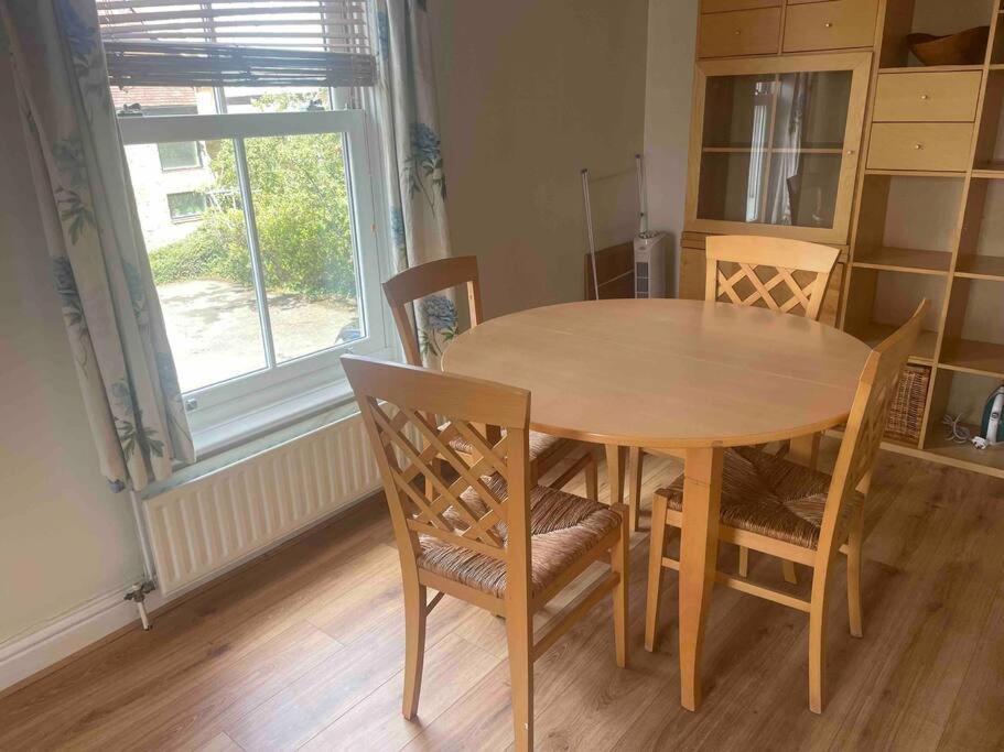 Sw19 2 Bed 2 Bath Private Flat Appartement *