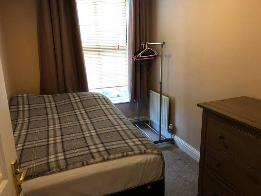 Sw19 2 Bed 2 Bath Private Flat Londen