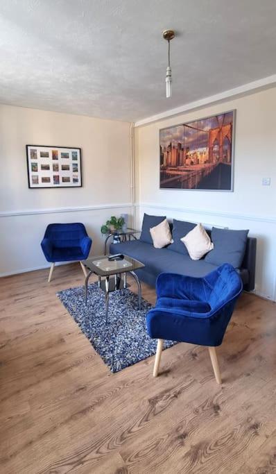 Large Duplex In Bermondsey * Londra