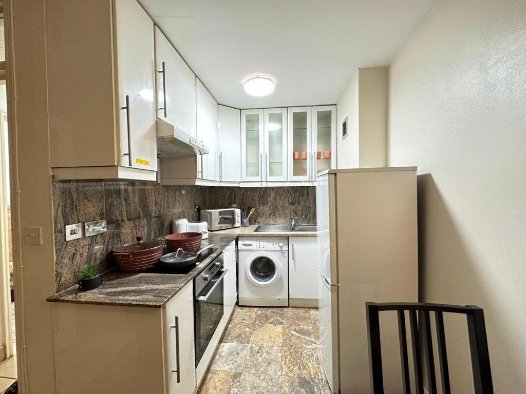 Lägenhet Lovely Studio Flat Cromwell Road *