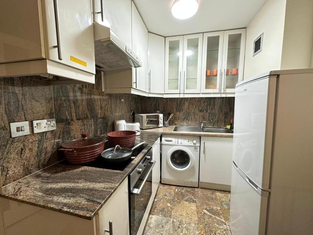 Lovely Studio Flat Cromwell Road Lägenhet