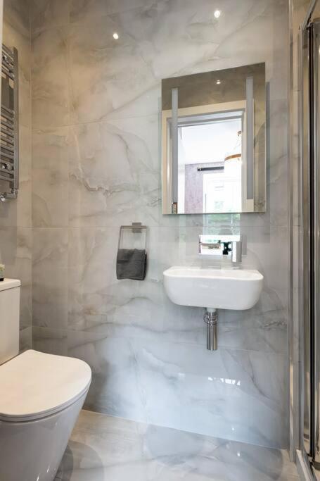 1lsr - High-end Luxury 2 Bed Designer *