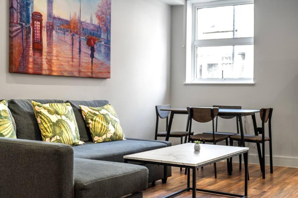 1 - North West Brand New Loft Apartment *
