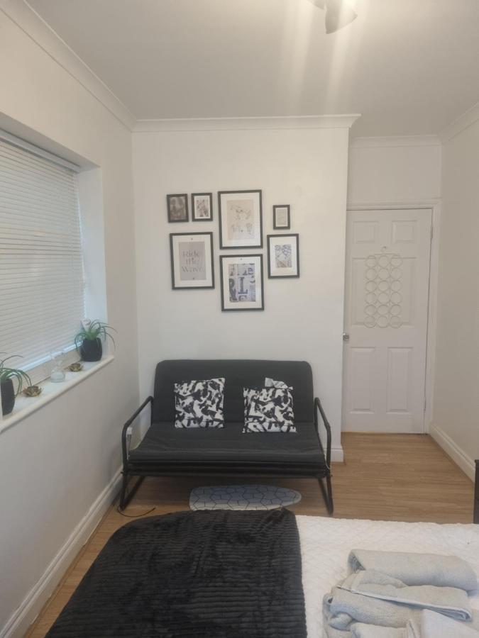 Manhattan Studio Flat Northbridge Services Lejlighed London