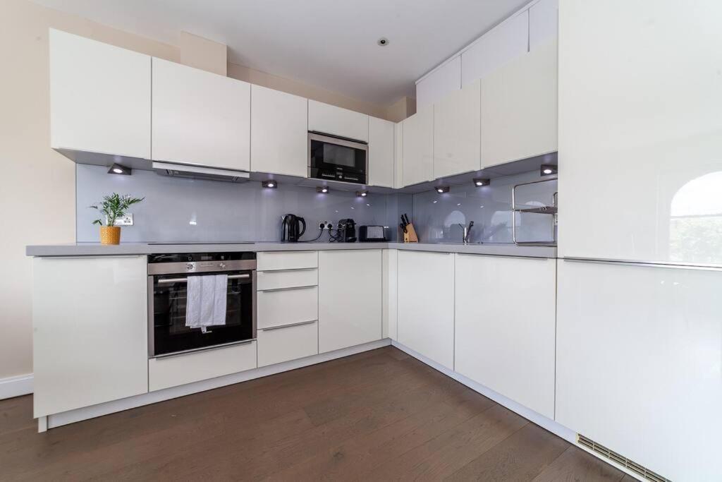 Spacious Modern One Bedroom Flat In Chelsea Apartment