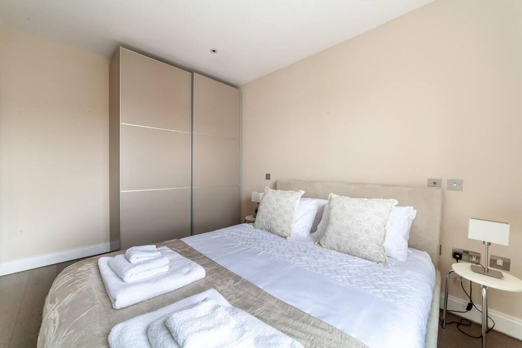 Spacious Modern One Bedroom Flat In Chelsea Appartement Londen