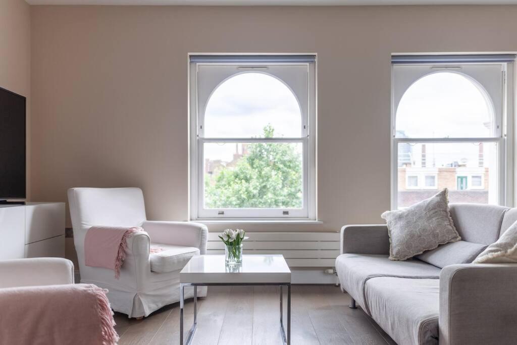 Spacious Modern One Bedroom Flat In Chelsea * Londen