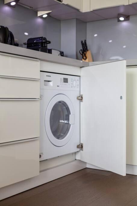 Spacious Modern One Bedroom Flat In Chelsea Londen