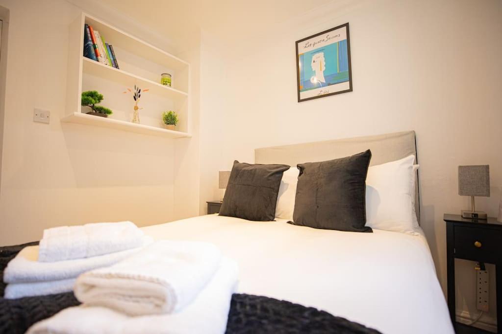 Perfect Location 4bed 2 Bath Spacious Appartamento