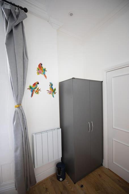 Perfect Location 4bed 2 Bath Spacious Appartamento