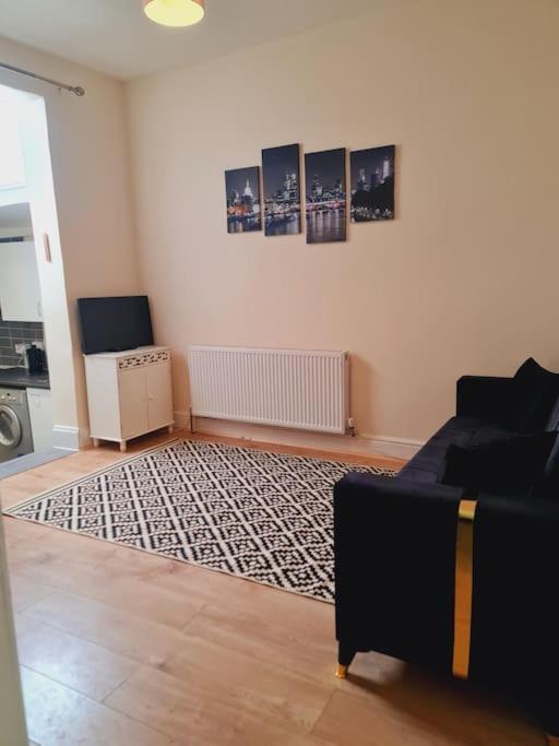 Appartamento Spacious One Bedroom Londra