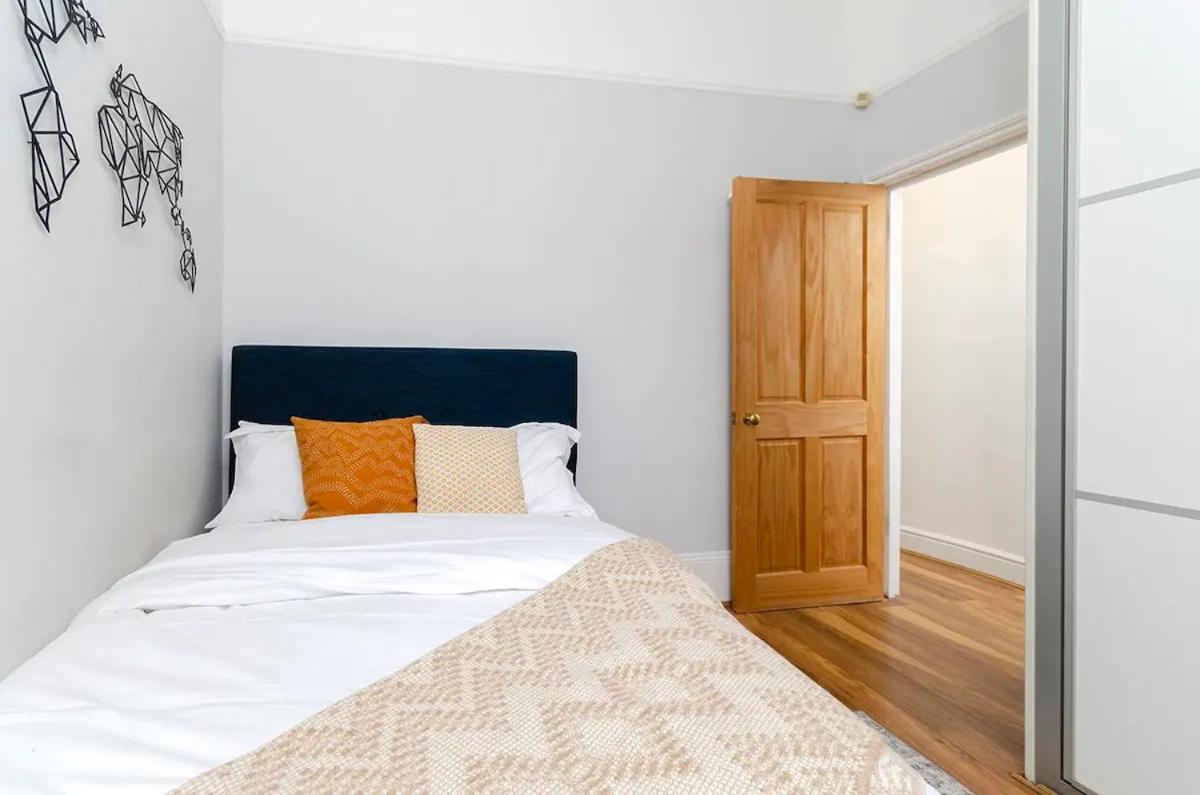 Stylish 2 Bedroom Hammersmith *