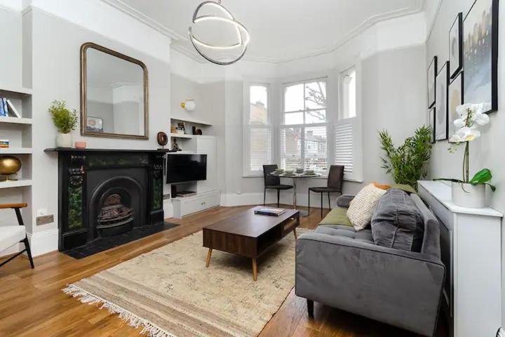 Stylish 2 Bedroom Hammersmith