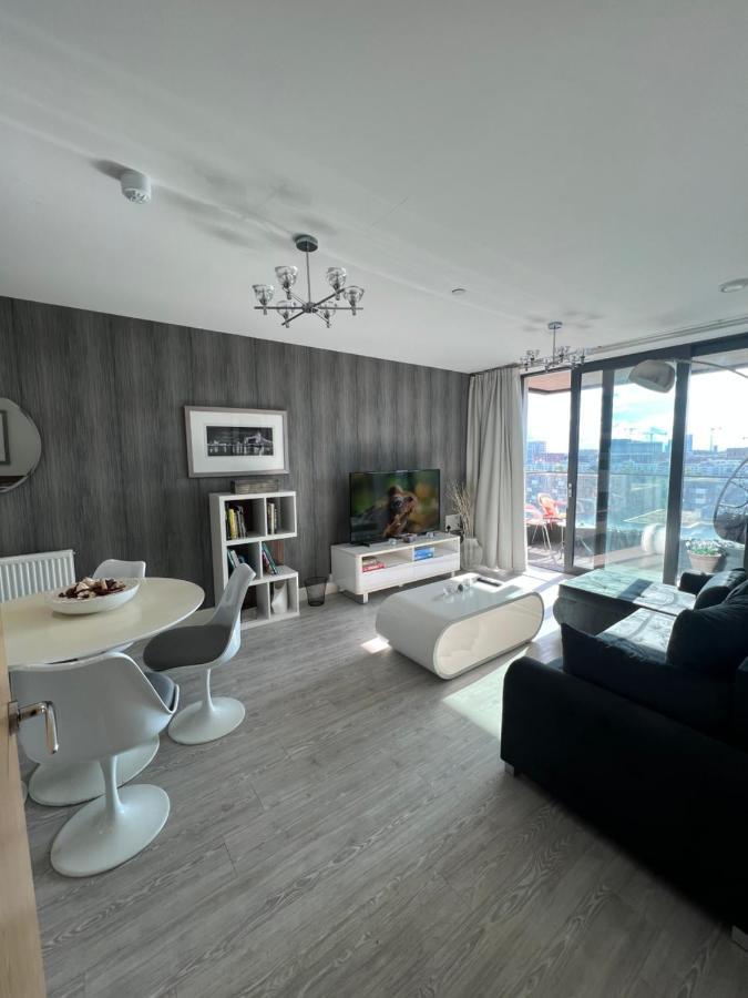 Lägenhet Cityscape Serenity: 10th Floor Oasis Near City Airport, Excel & 02 London