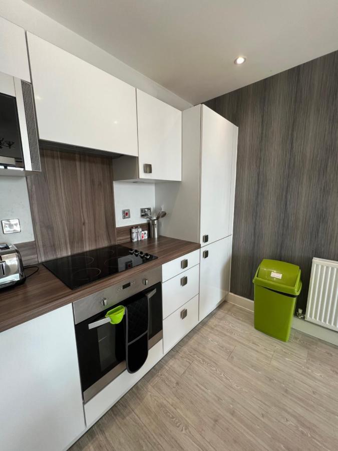 Cityscape Serenity: 10th Floor Oasis Near City Airport, Excel & 02 Lägenhet *