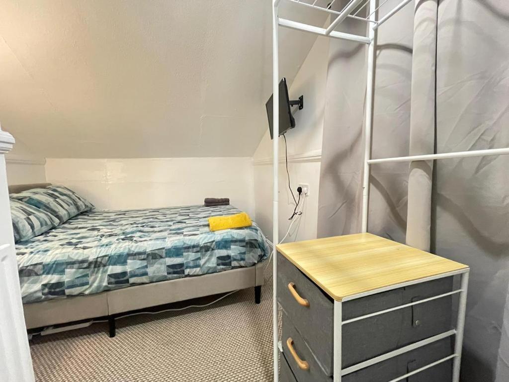 Privatunterkunft Cosy With Smart Tv In Stratford *