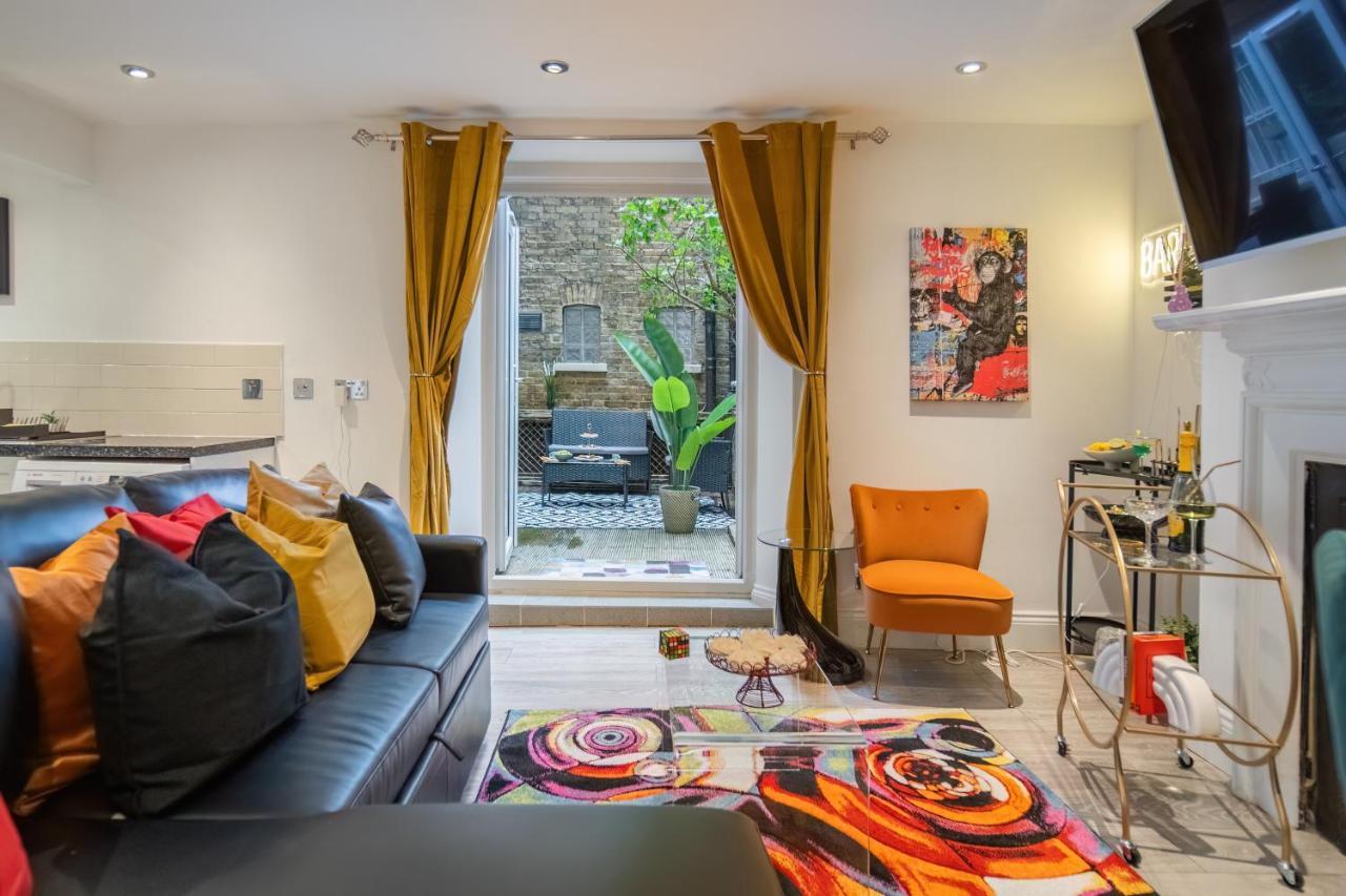 Funky Trendy Modern 3 Bed 3 Bath House In Dalston Londen