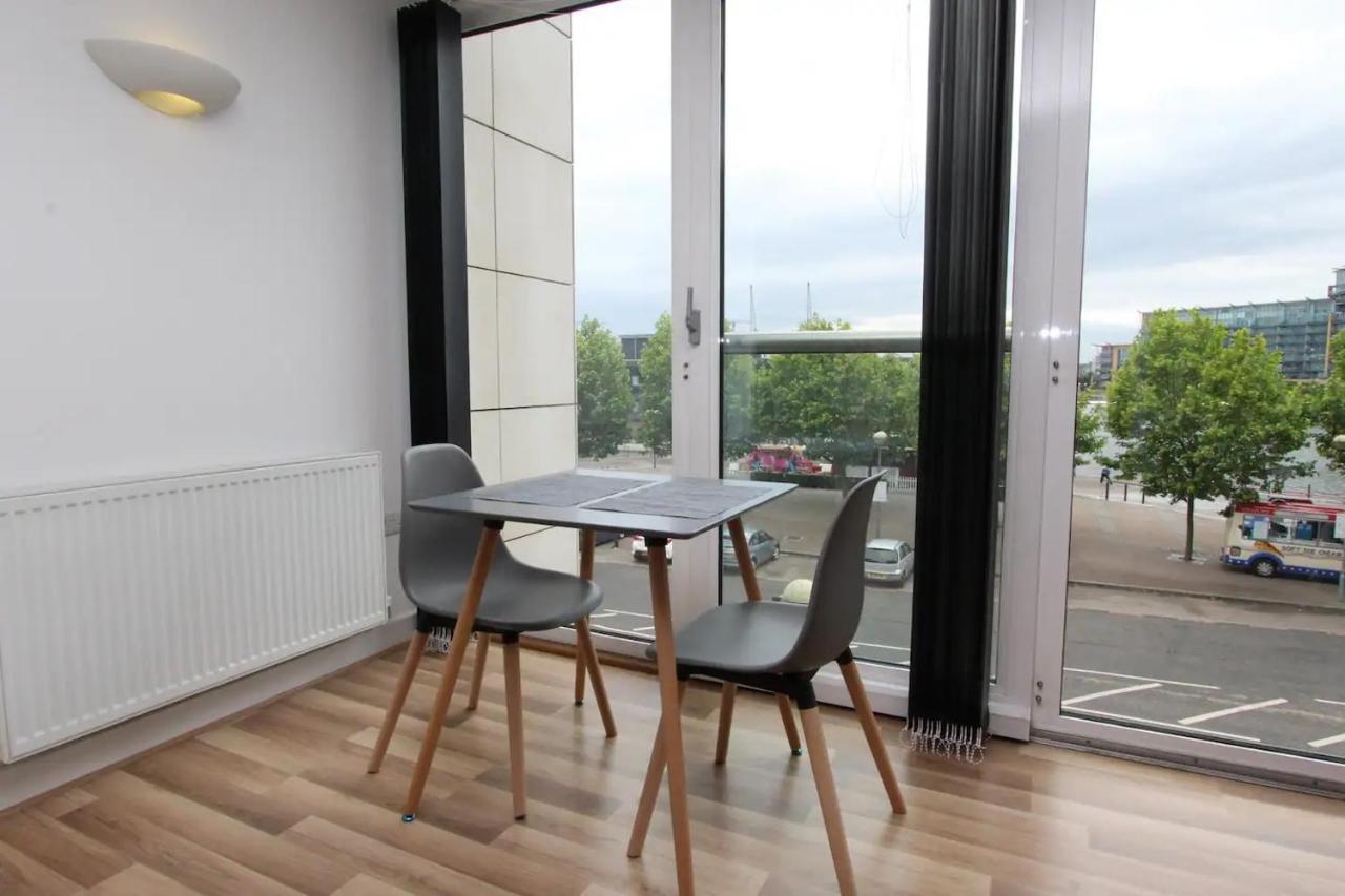 1 Bedroom With Dock Views In E16 Lejlighed