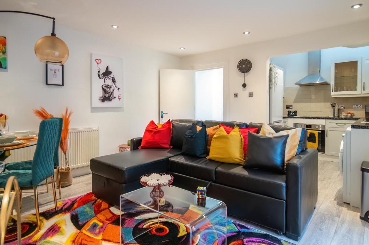 Funky Trendy Modern 3 Bed 3 Bath House In Dalston * Londen