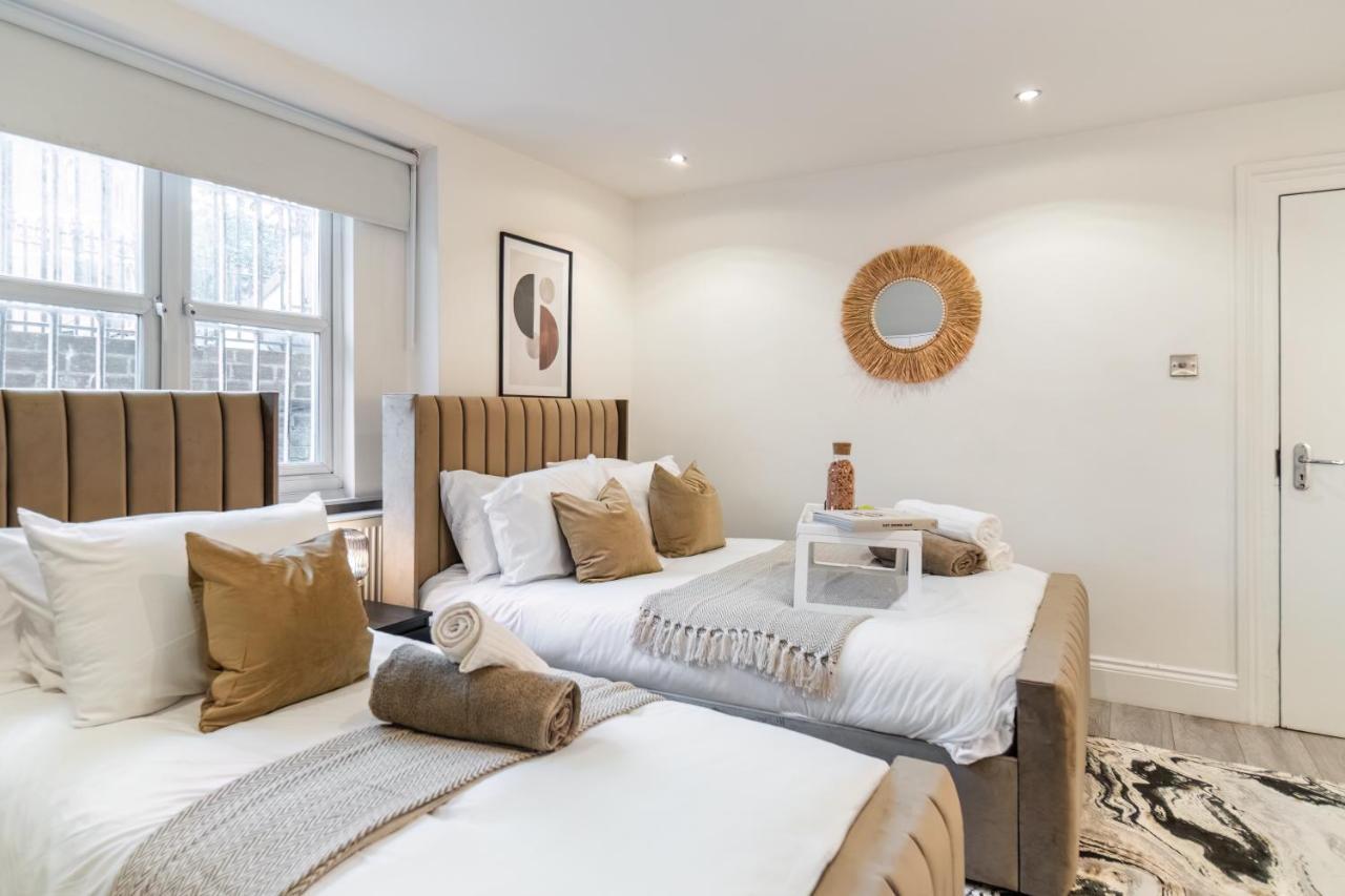 Funky Trendy Modern 3 Bed 3 Bath House In Dalston Londen