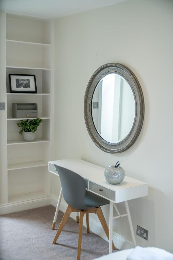 Luxury 2 Bedroom On Portobello Road Lägenhet London