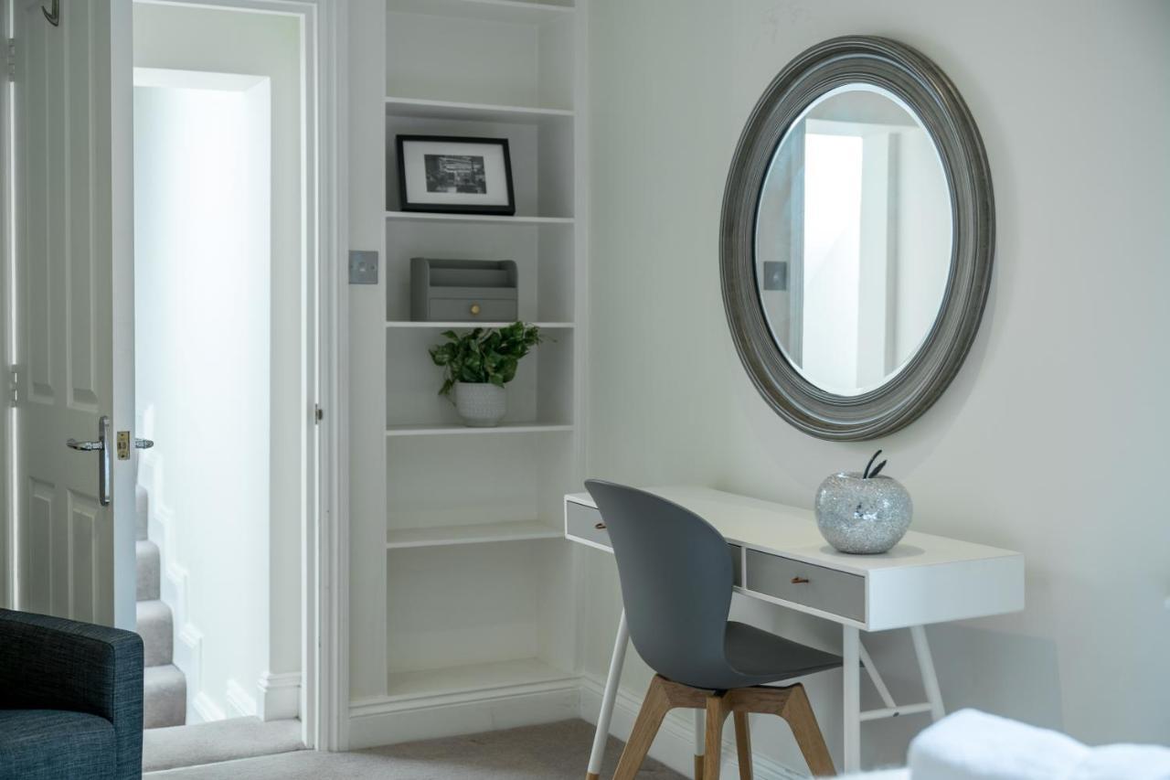 Luxury 2 Bedroom On Portobello Road Lägenhet London