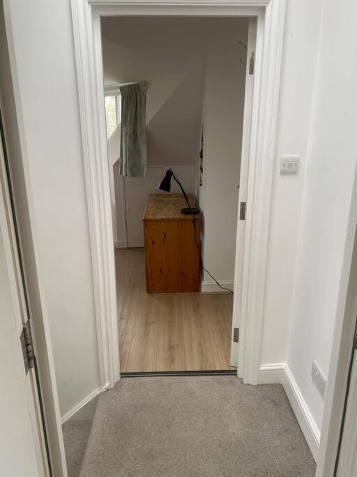 Cosy Attic Flat With Views Londen