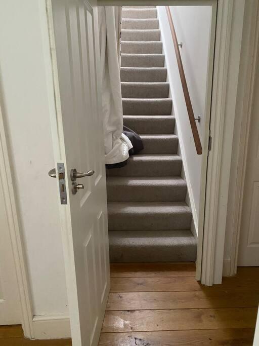 Cosy Attic Flat With Views * Londen