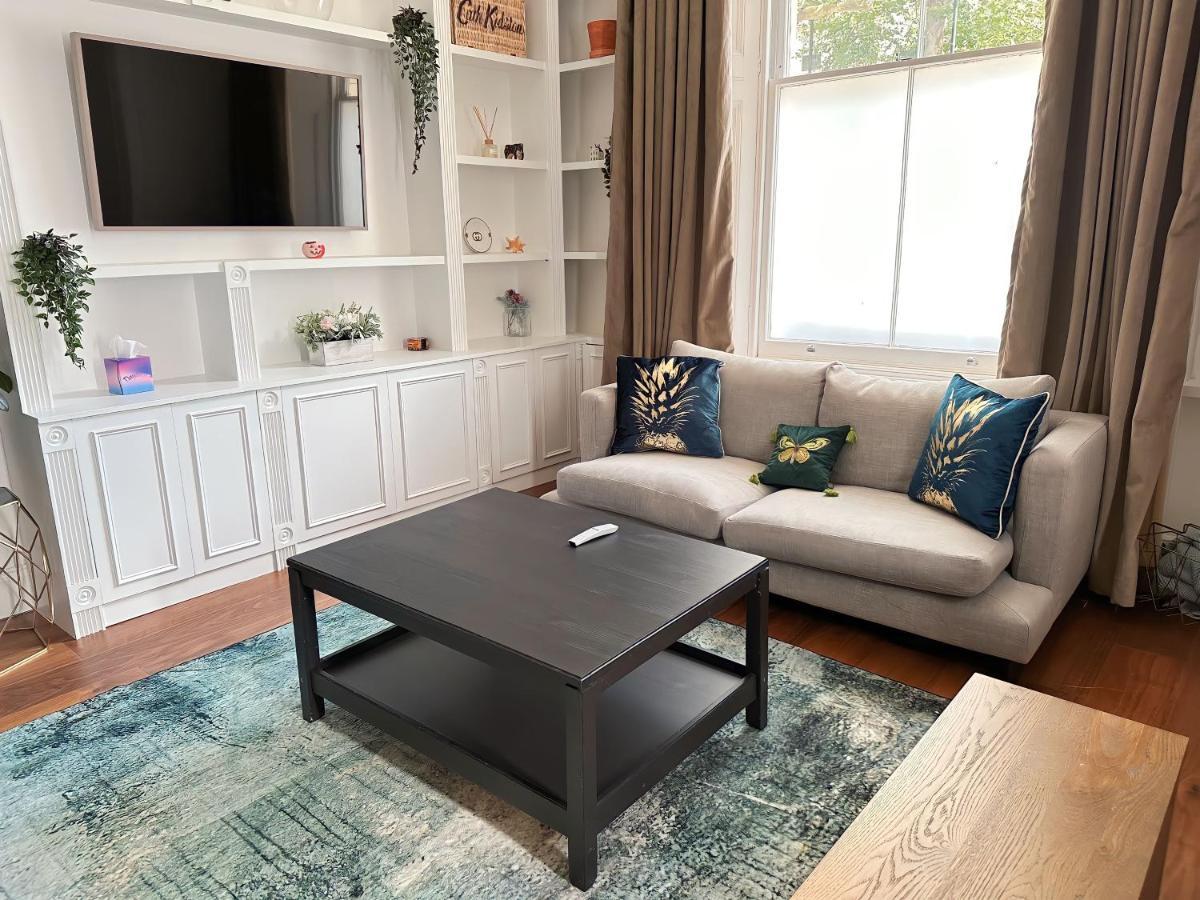 Luxurious 2-bedroom, 2-bathroom Paddington Retreat With En-suite Tv Bed Apartment London