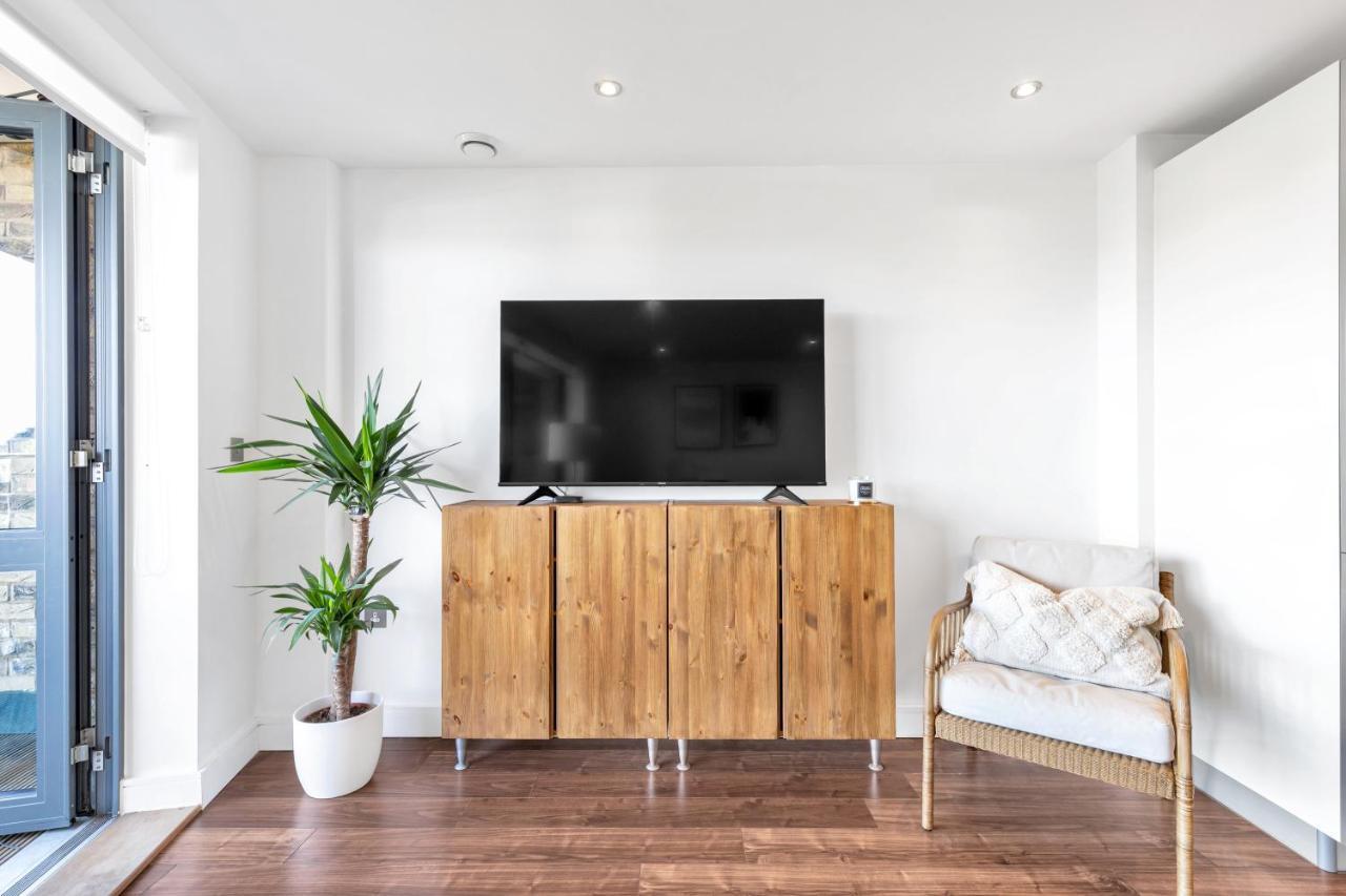 Modern Luxe Just 10 Mins From Tower Bridge! Easy Access To Tube And Bus Lejlighed