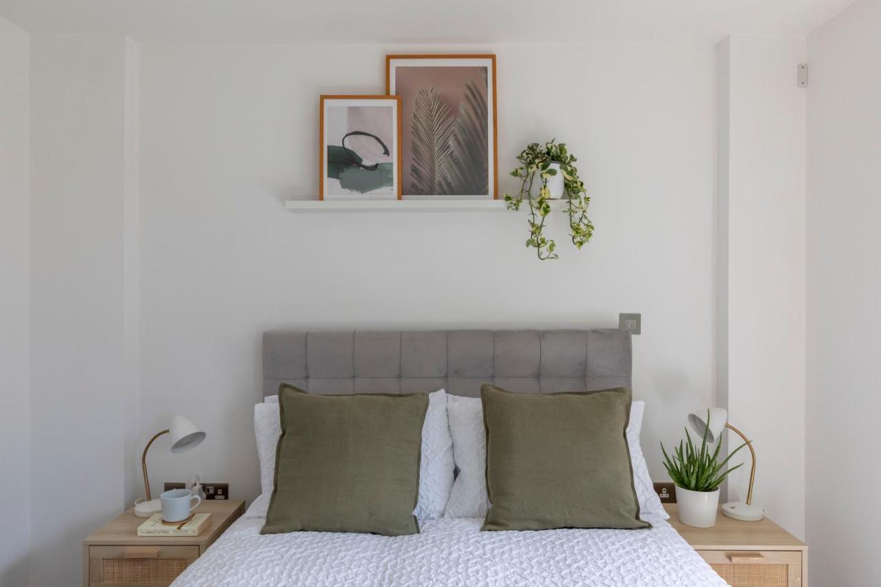 Modern Luxe Just 10 Mins From Tower Bridge! Easy Access To Tube And Bus Lejlighed